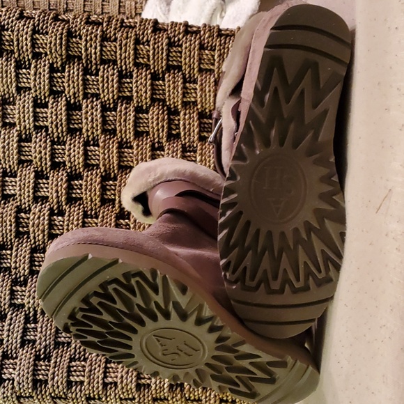 Shearling Hidden Wedge Boot - Designer Boutique - Picture 4 of 9